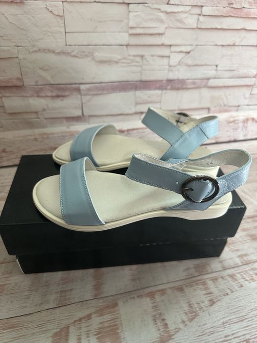 Босоножки Braska новые кожа