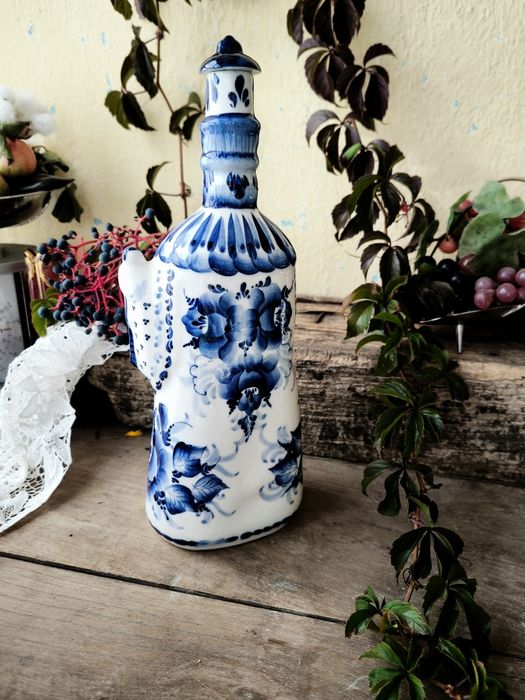 Гжель порцеланова бутилка