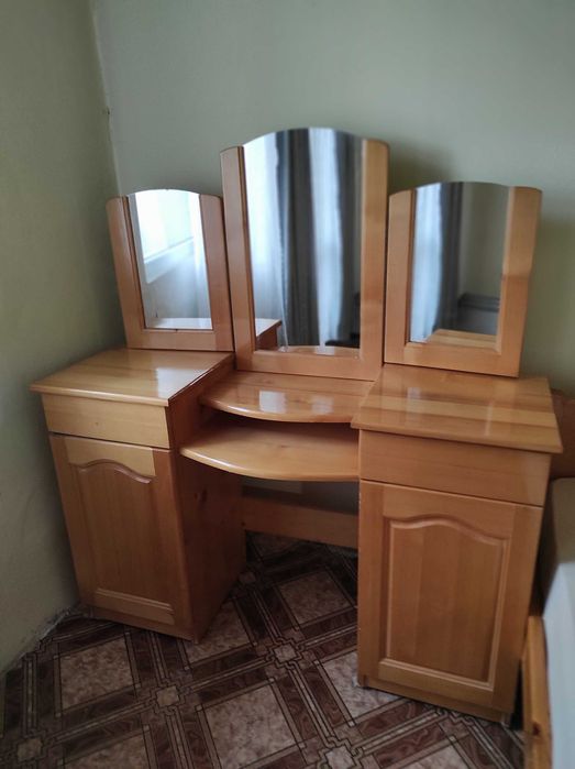 Спален комплект-спалня,гардероб с надстройка и тоалетка