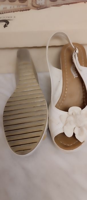 Босоножки женские.