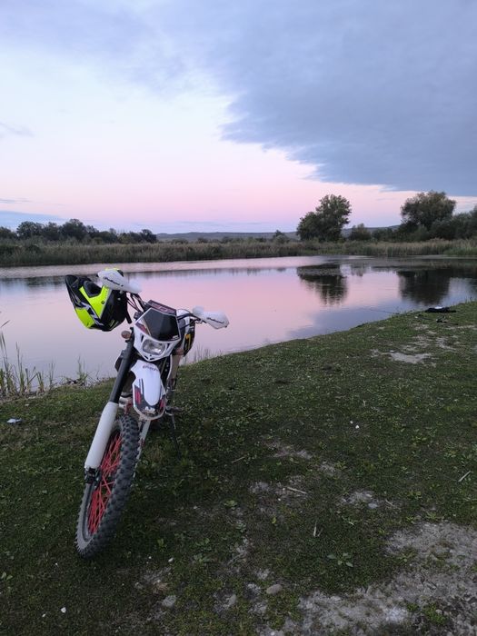 Vând sau schimb enduro AJP 240