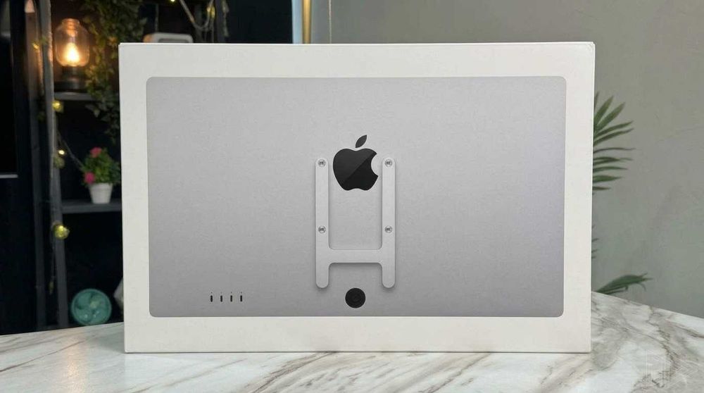 Apple 27” Studio Display (2026)