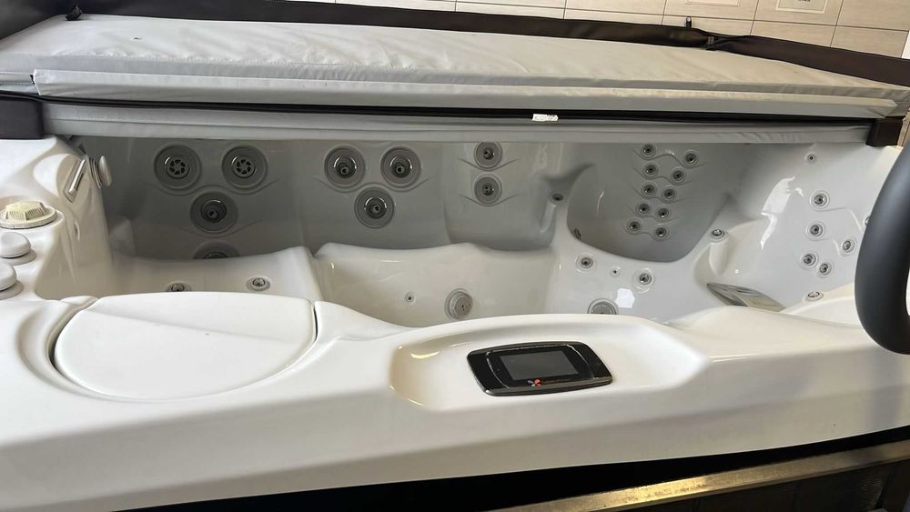 Jacuzzi / Cada cu hidromasaj Caldera Spas® Cantabria