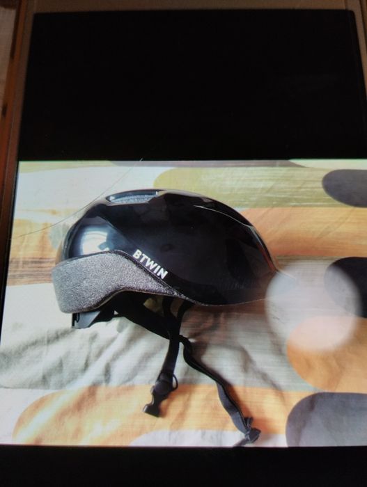 Каски за велосипед тротинетка и скейтборд.