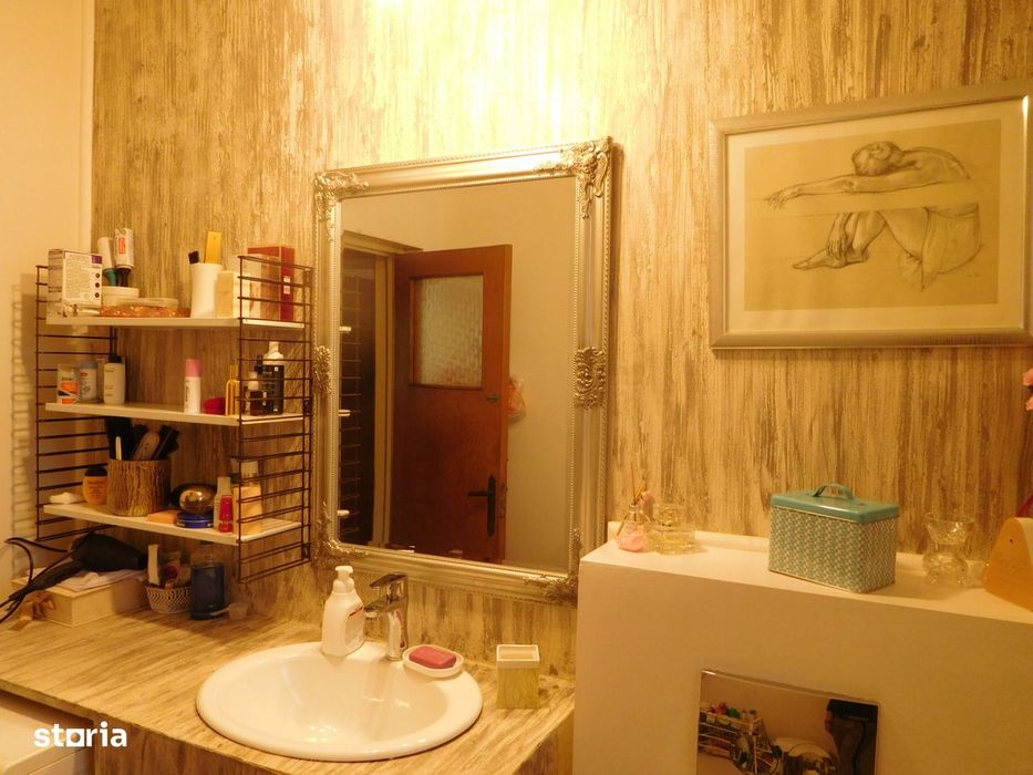 Apartament 6 camere, garaj și grădină în Centru