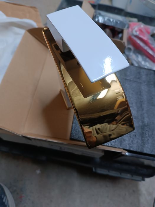 Смесител за умивалник