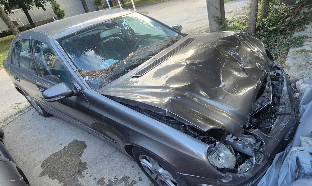 Vand Mercedes W211 2007 Avantgarde Avariat pentru reparatie