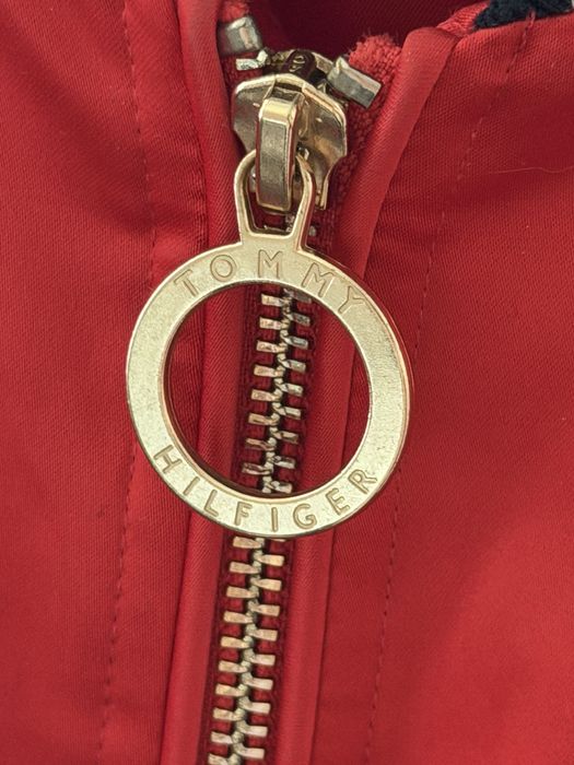 Tommy Hilfiger бомбер красный