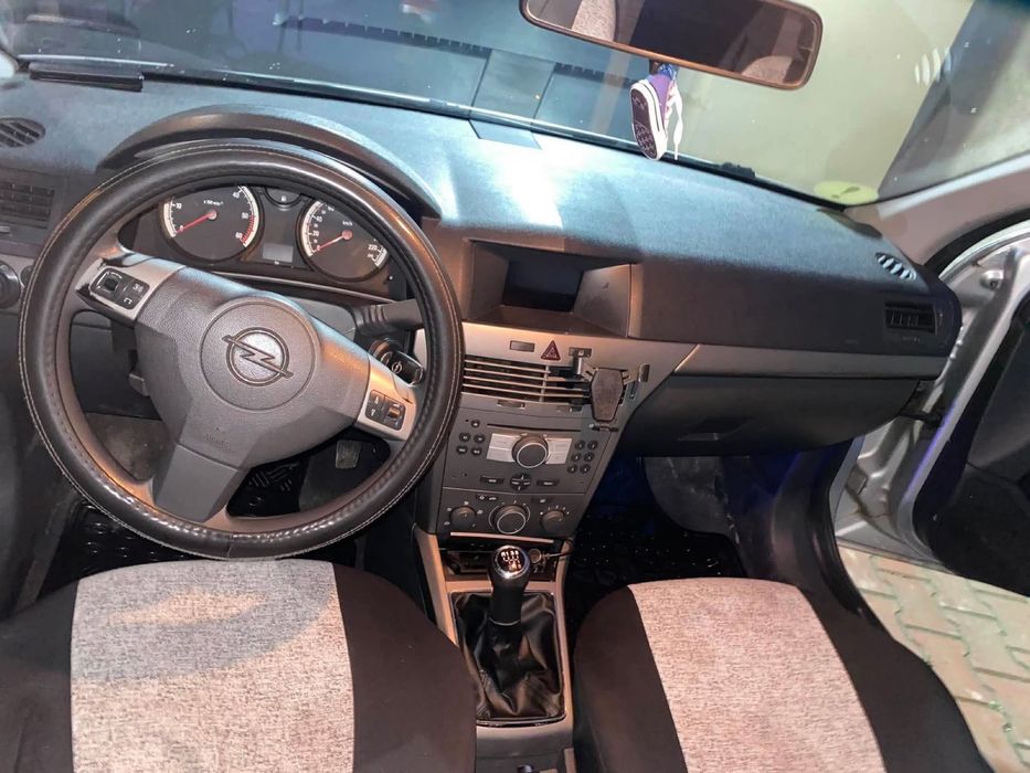 Vând opel astra H 1.9