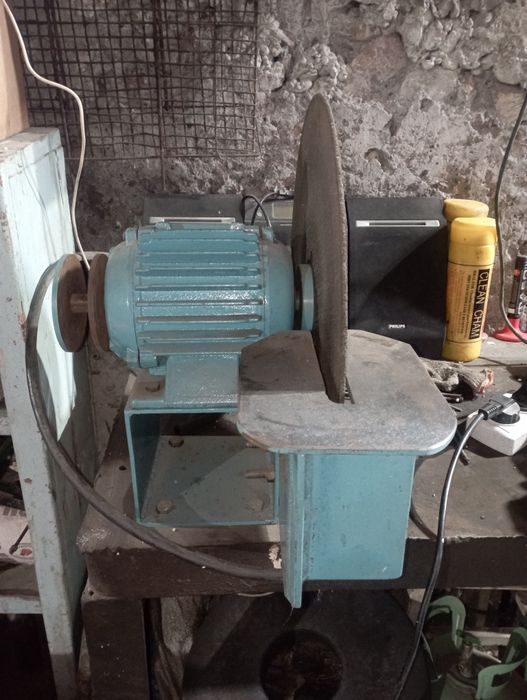 Отрезной наждачный станок