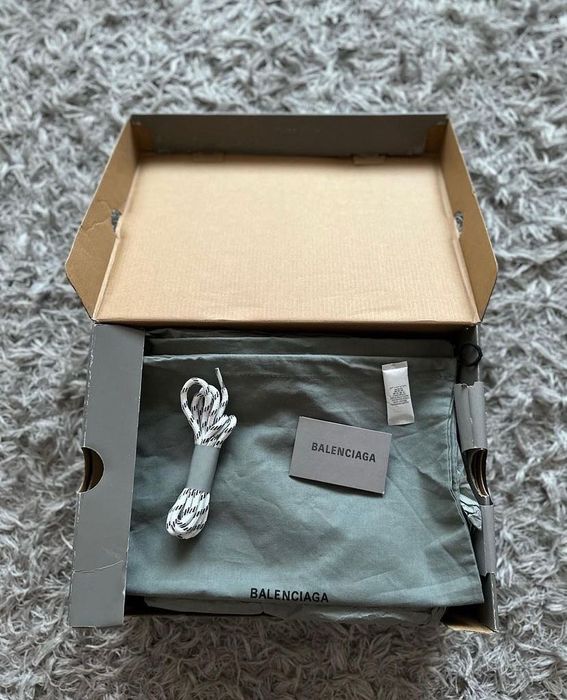 balenciaga triple s