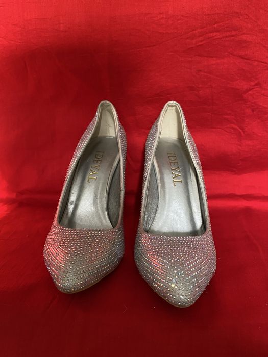Лабутены серебристые.   Кроссовки 38 - 39 р