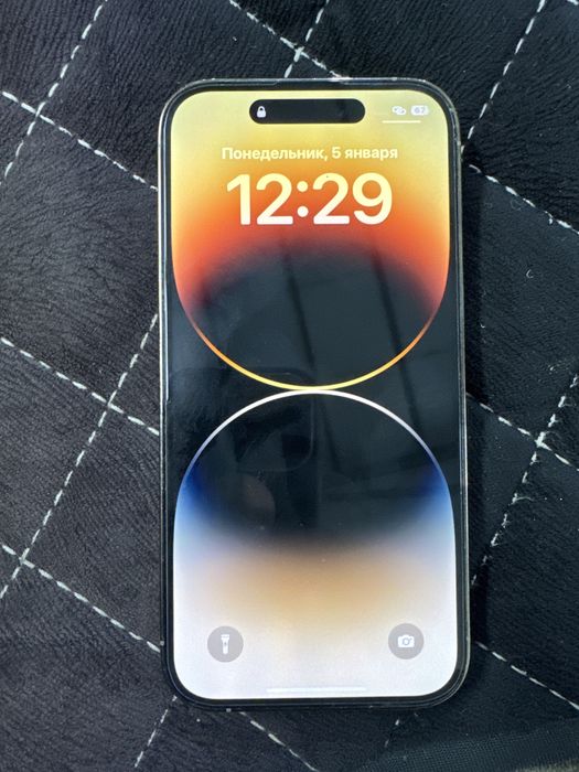 Iphone 14 pro с документом