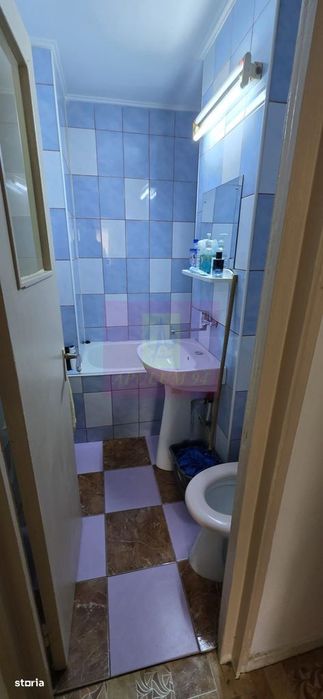 Apartament 3 camere de vanzare in Campina