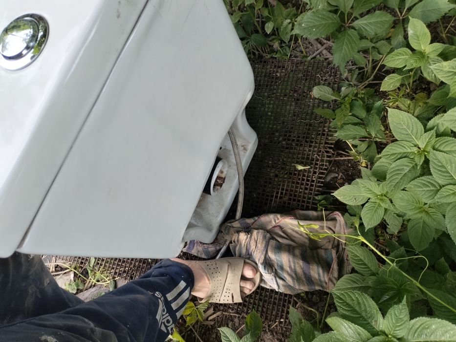 Продам унитаз брали за 50 пол года Нету