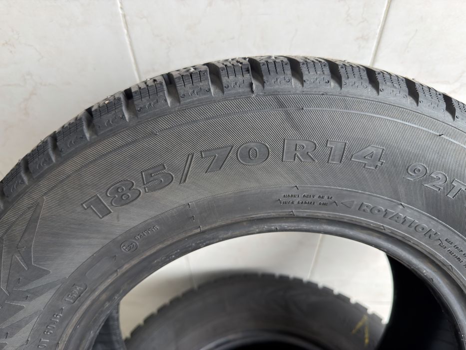 Нокиан 7 185/70р14 .почти новые