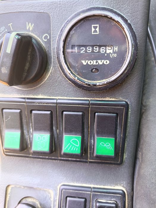 Volvo 145 yili 2015 xolati zo'r Adboynek kichkina kovush bor