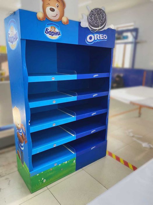 Шкаф с подсветкой полок