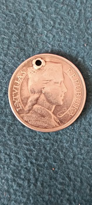 Продам серебряную монету 1929 Латвия