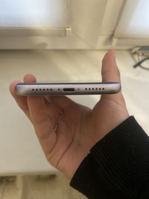 Продам Айфон 11