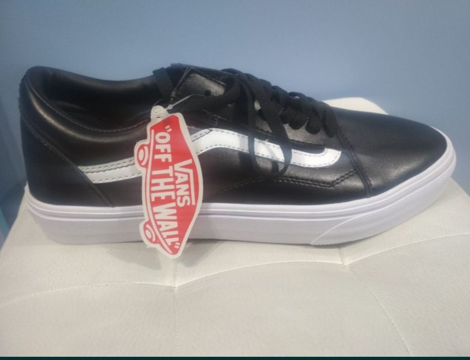 Кроссовки кожаные