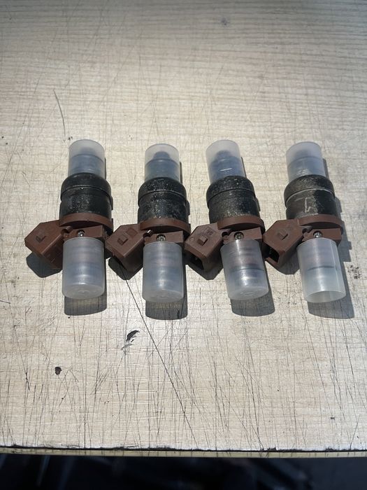 Ласети1,6 инжектор сотилади