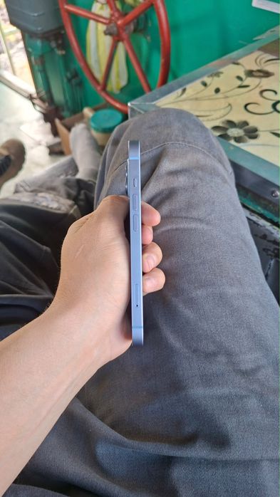 Продам телефон IPhone 14