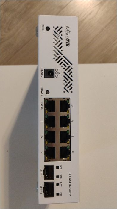 Switch mikrotik CSS-8G-2S