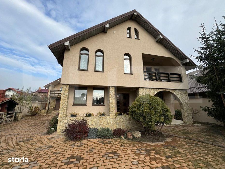 Casa impresionanta , 250 mp , cu gradina generoasa 1000 mp , Scheia