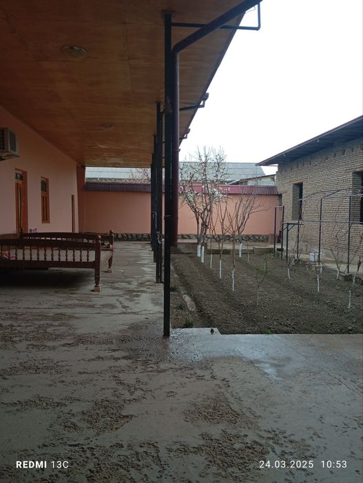 Умид Кургонида уй солади