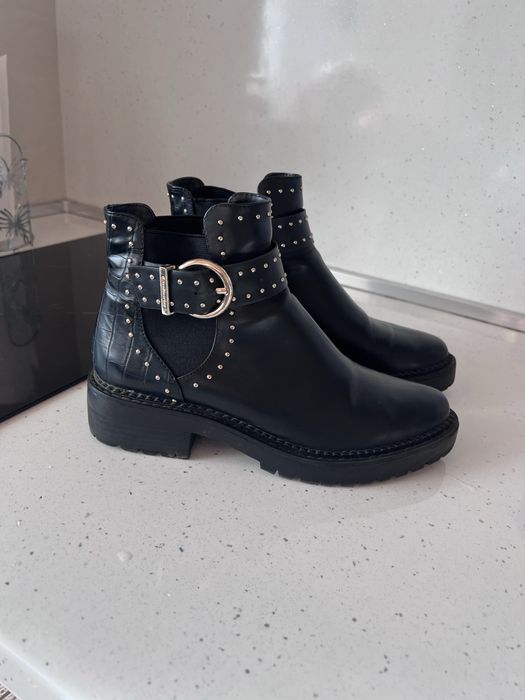 Боти Stradivarius със златни каишки