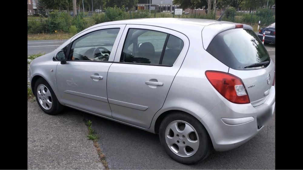 Продава се само на части Опел Корса D 1.3 jtd 2007 год