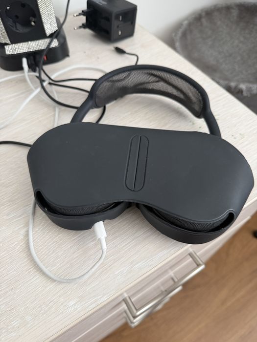 продам наушники Apple Airpods Max