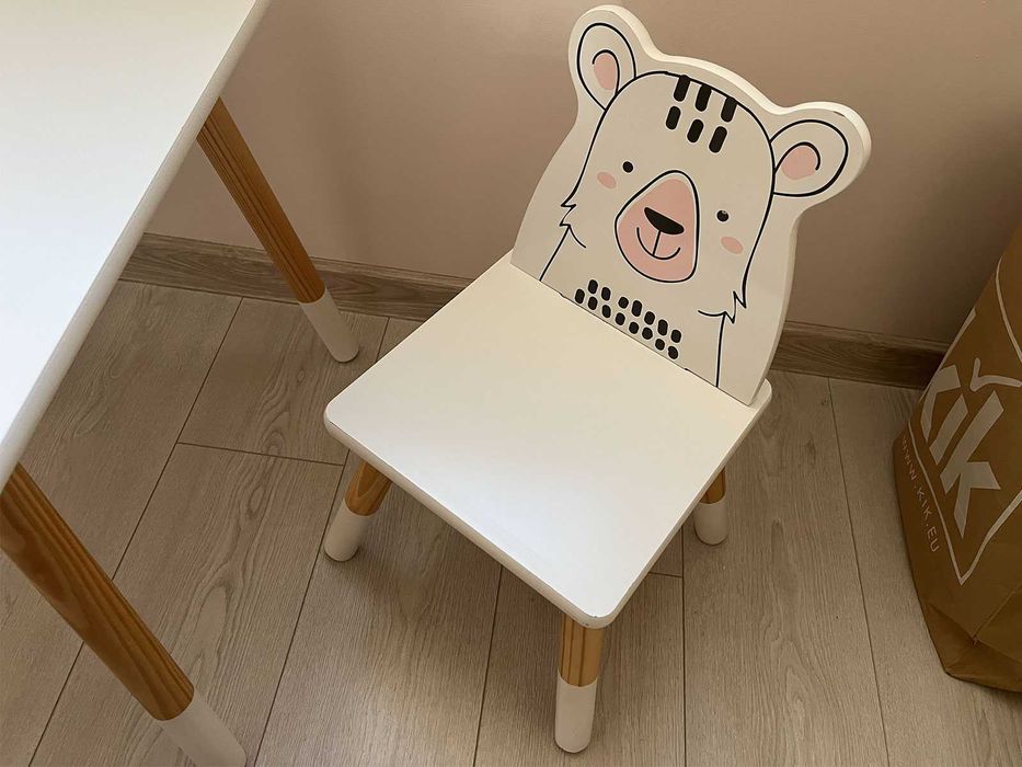 Детска маса с два стола