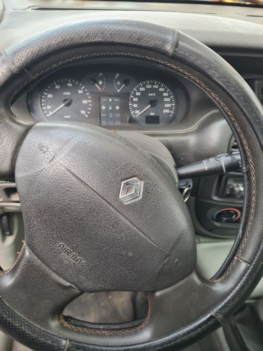 Рено Меган сценик 1.6 на части 2003г