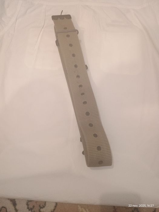 Vînd bocanci militari