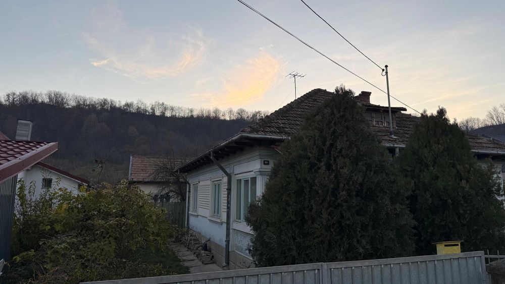 Casă bătrânească + teren de vânzare în Târgu Ocna, strada Tisești