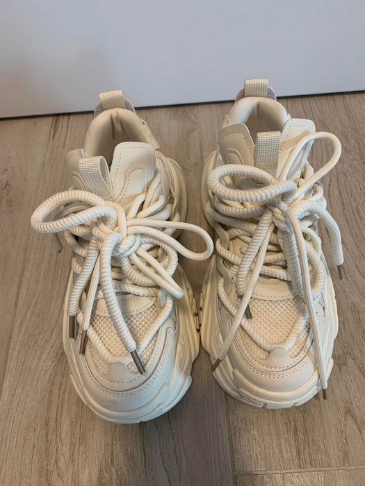 Бежави дамски маратонки