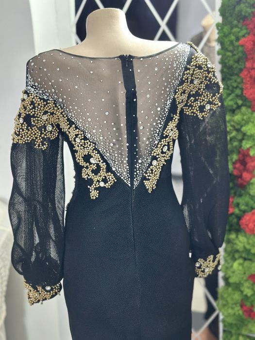Rochie cu perle auri si pietre