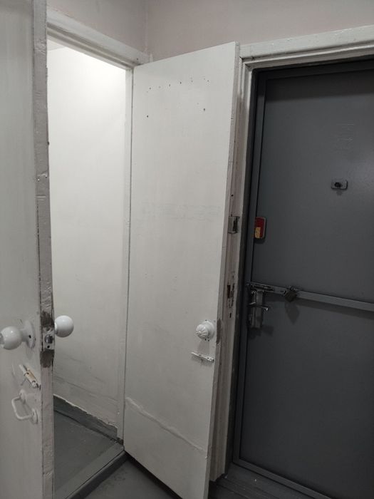 Продам 1 комнатную в спутнике-8. Внутри квартала