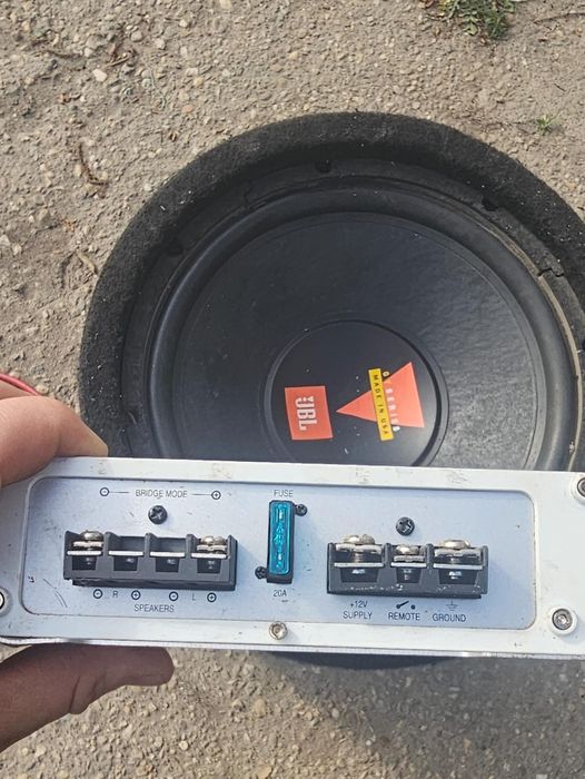 Vând subwoofer JBL 400W+ Statie