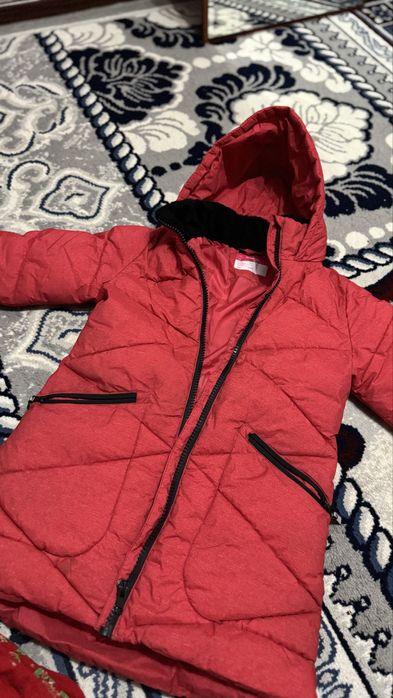 Продам куртку для девочек