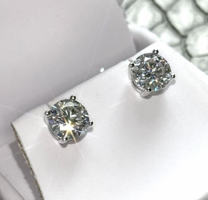 Серьги гвоздики бриллиантовые