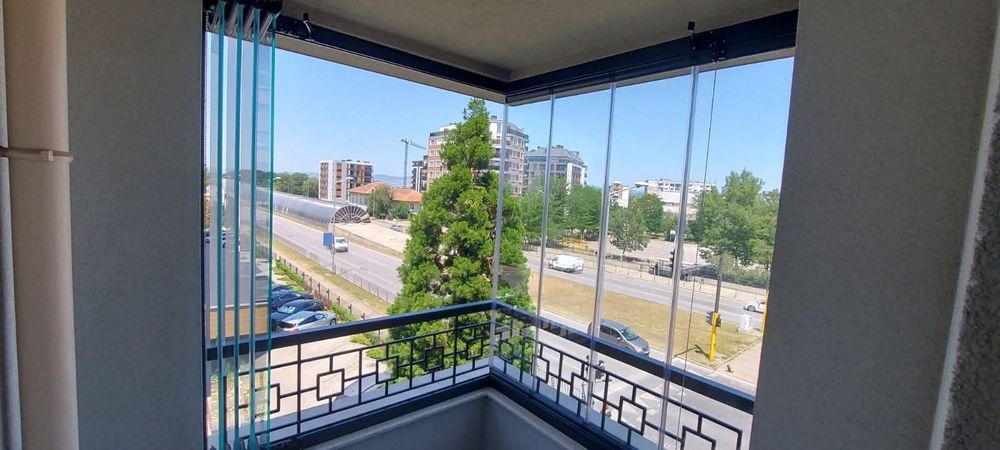 Изработка на душ кабини, паравани, остъкления за тераси и  врати