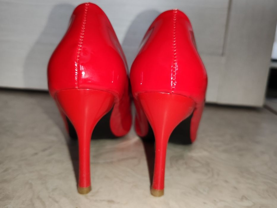 Продам новые туфли