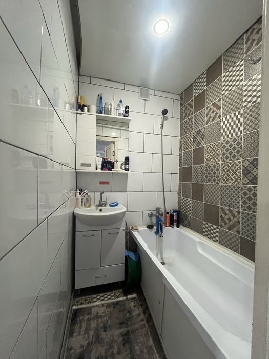 Продается.                3х                      комнатная квартира