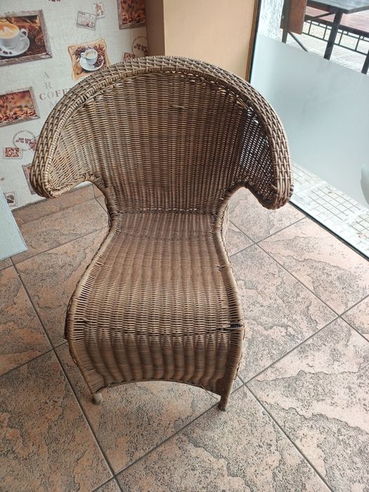 Кръгла маса с 4 стола