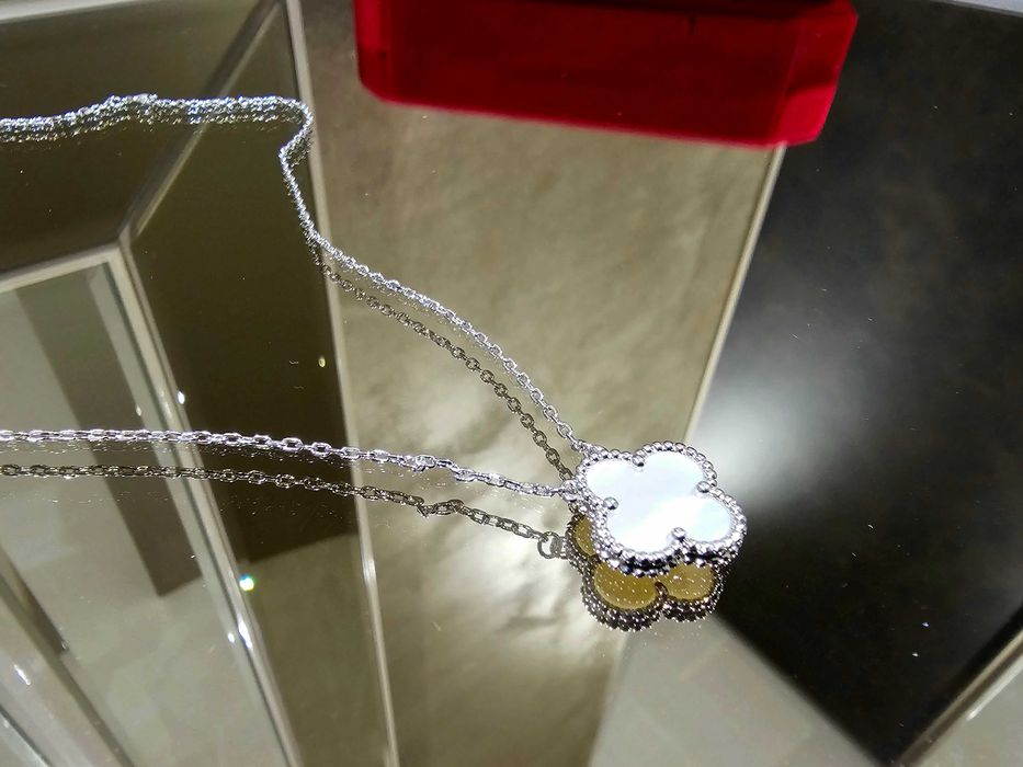 Van Cleef & Arpels VCA Silver Mother of Pearl Alhambra Дамско Колие