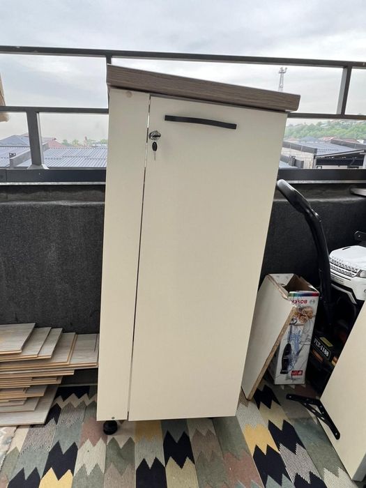 Продается б/у тумба в отличном состоянии.