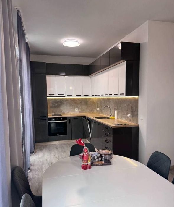 Дава се под наем Четиристаен апартамент в София, Хаджи Димитър - 169 кв.м за 967.47 € - Снимка #1